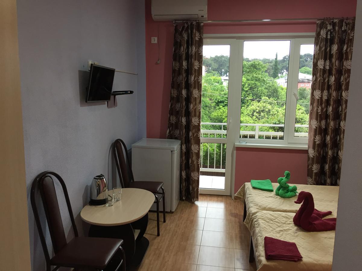 Dionisy Guest House Pizunda Esterno foto