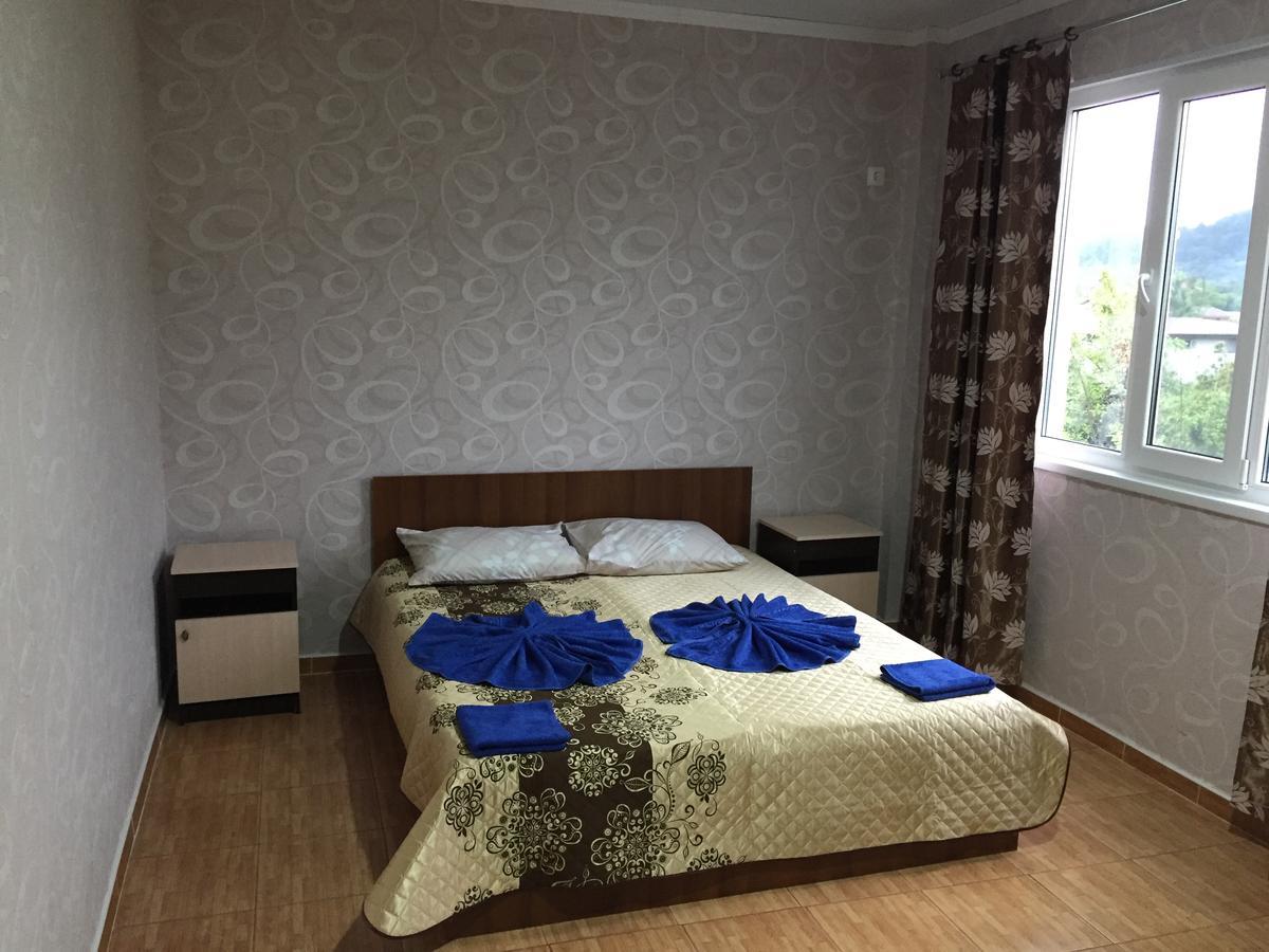 Dionisy Guest House Pizunda Esterno foto