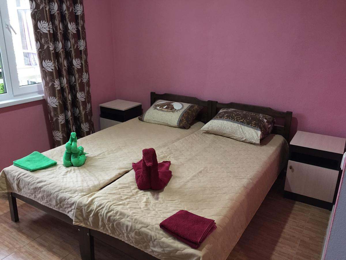 Dionisy Guest House Pizunda Esterno foto