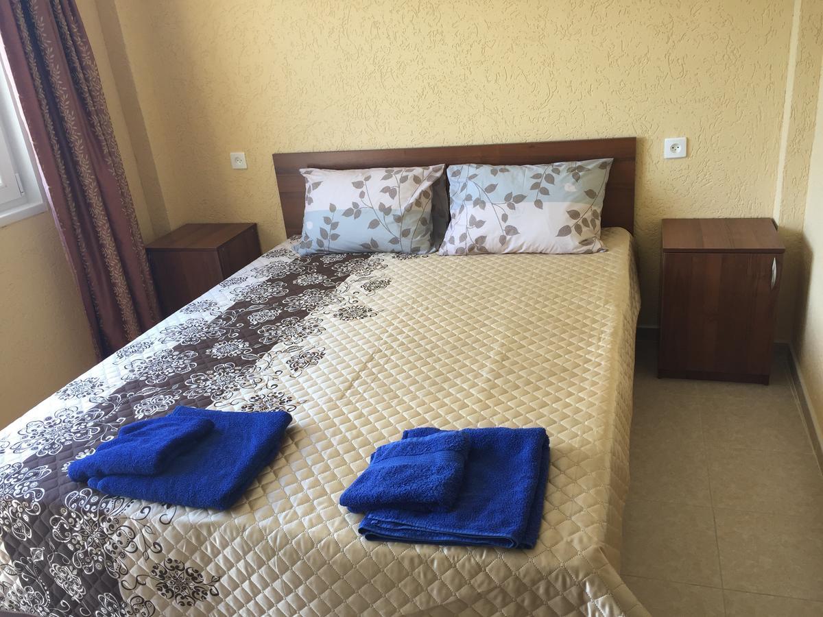 Dionisy Guest House Pizunda Esterno foto